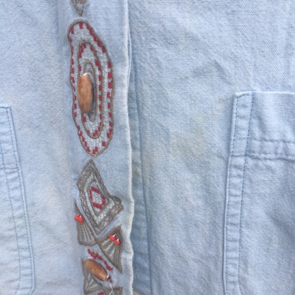 Women’s Native American embroidered button-down - Picture 5 of 8